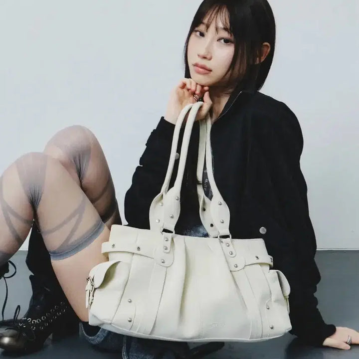 [BUNJANG] MORA Ivory Square Line Shoulder Bag / 스퀘어라인 MORA 모라_ Ivory 숄더백 가방 아이보리