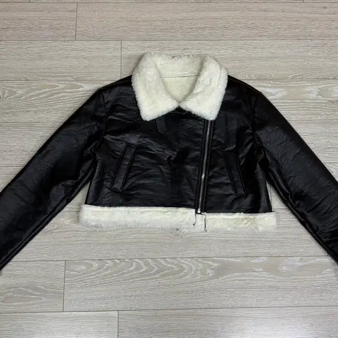 [BUNJANG] Cropped Faux Fur Shearling Jacket / 상태좋음)크롭퍼무스탕.퍼자켓.아우터.여자옷.데일리룩.겨울코디.크롭자켓