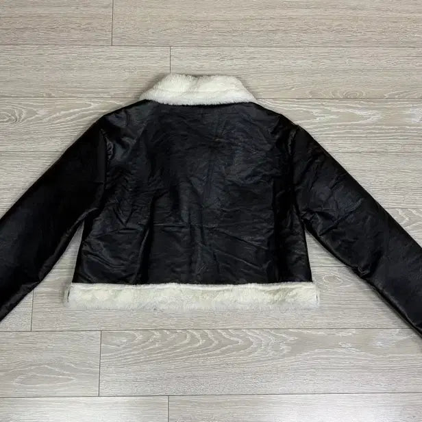 [BUNJANG] Cropped Faux Fur Shearling Jacket / 상태좋음)크롭퍼무스탕.퍼자켓.아우터.여자옷.데일리룩.겨울코디.크롭자켓