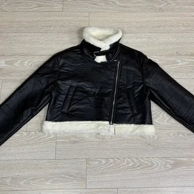 [BUNJANG] Cropped Faux Fur Shearling Jacket / 상태좋음)크롭퍼무스탕.퍼자켓.아우터.여자옷.데일리룩.겨울코디.크롭자켓