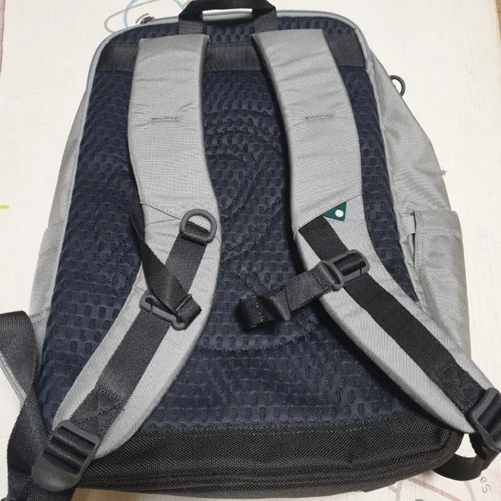 [BUNJANG] Discovery Expedition Gray Backpack / 디스커버리 익스페디션 백팩 회색(새거)