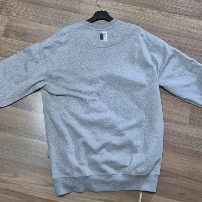 [BUNJANG] BORN TO WIN Workout Club Crewneck Sweatshirt / [BORN TO WIN] 워크아웃 클럽 크루넥 맨투맨 (사이즈 1)