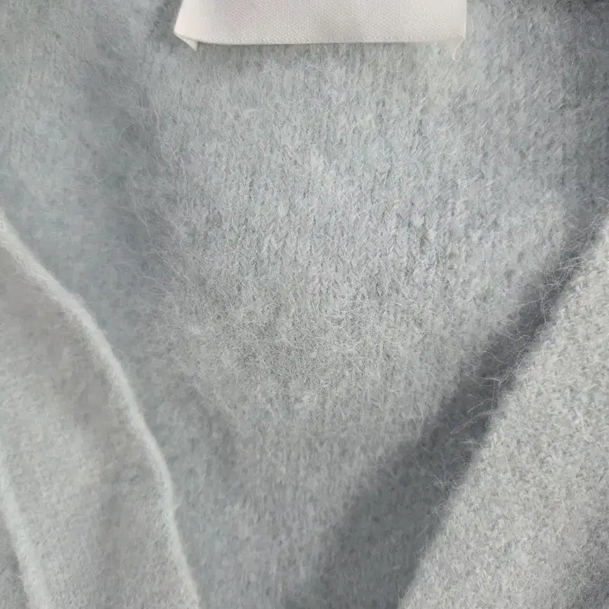 [SOLD OUT] 아미 알파카스카이 블루 하트 로고 가디건