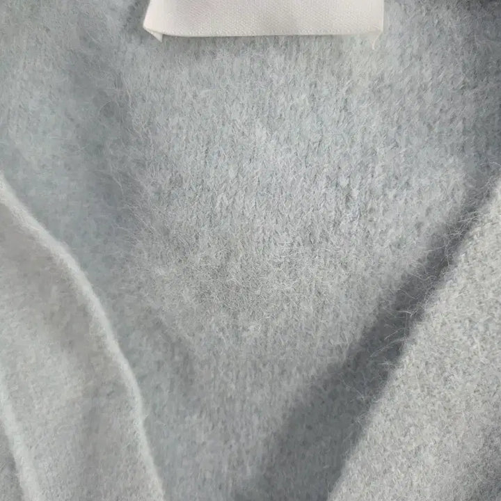 [SOLD OUT] 아미 알파카스카이 블루 하트 로고 가디건