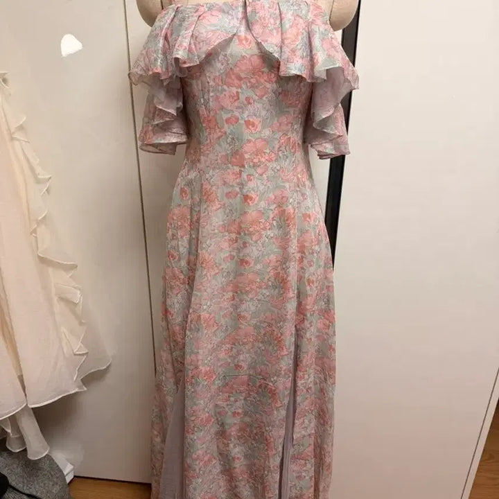 [SOLD OUT] M사이즈) 신스덴 라츠 베리 원피스  쉬폰플로럴오프숄더원피스휴양지원피스