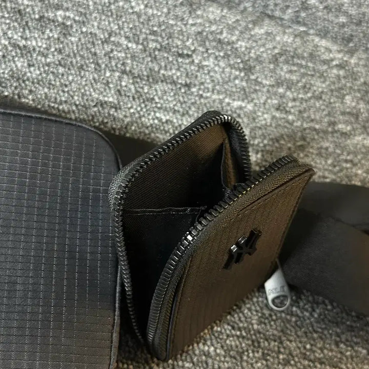 [BUNJANG] MLB New York Yankees Crossbody Bag / MLB 뉴욕 양키스 크로스백 블랙