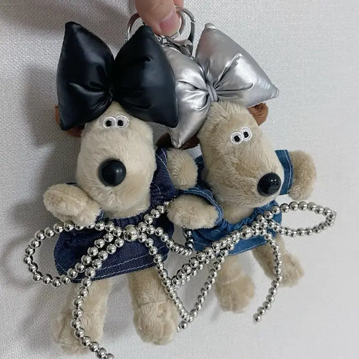 [BUNJANG] Gromit Puppy Doll Keyring with Black/Silver Ribbons / 그로밋 청원피스 강아지 인형 블랙/실버 리본 키링(개당)