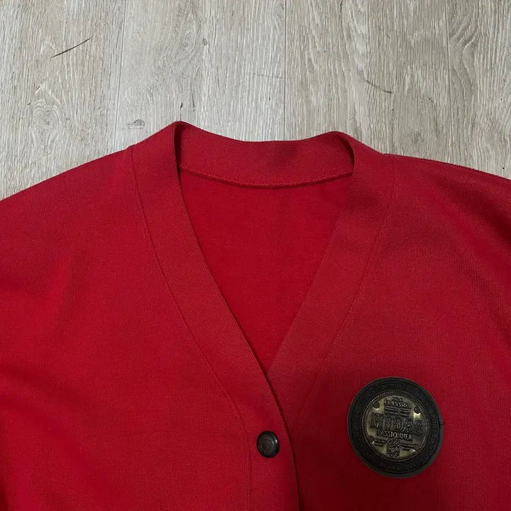 [BUNJANG] Jangttimoa V-Neck Button-Up Knit Cardigan [Red] / 장띠모아 여성 브이넥 와펜 버튼업 니트 가디건 [레드] S/90