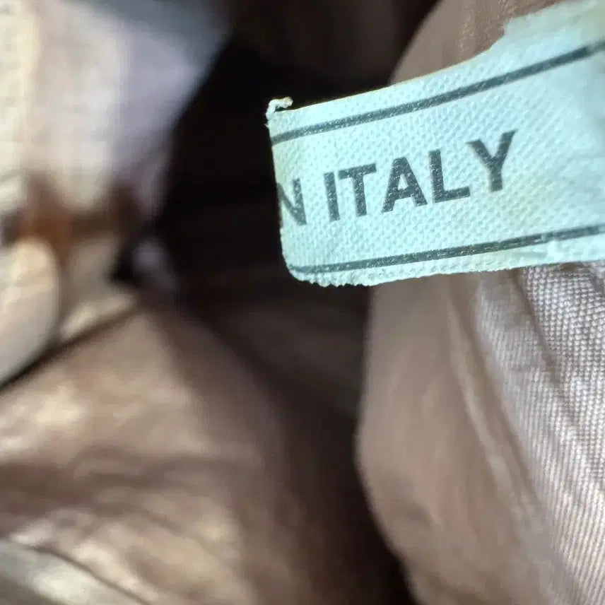 [SOLD OUT] 만다리나덕 Italy 울레더 도트백