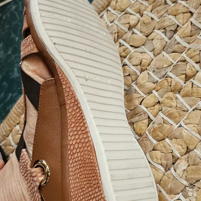 [BUNJANG] Brown Flower Punching Banding Sandals / 브라운 플라워 펀칭 밴딩 샌들