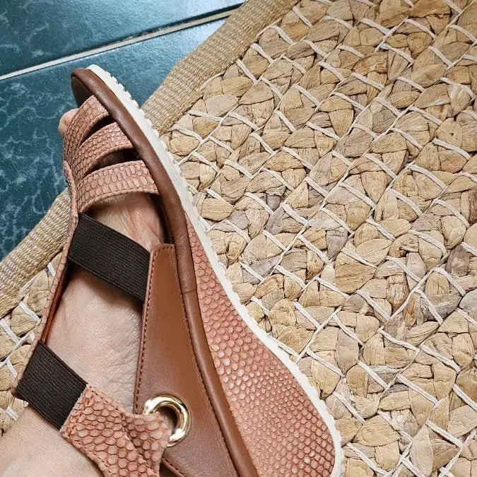 [BUNJANG] Brown Flower Punching Banding Sandals / 브라운 플라워 펀칭 밴딩 샌들
