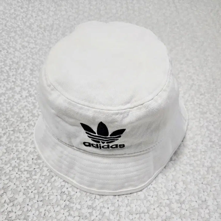 [SOLD OUT] 아디다스 흰색 버킷햇 OSFY