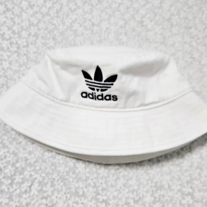 [SOLD OUT] 아디다스 흰색 버킷햇 OSFY