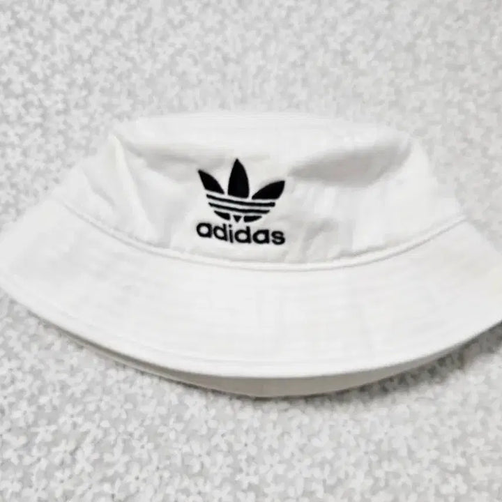 [SOLD OUT] 아디다스 흰색 버킷햇 OSFY
