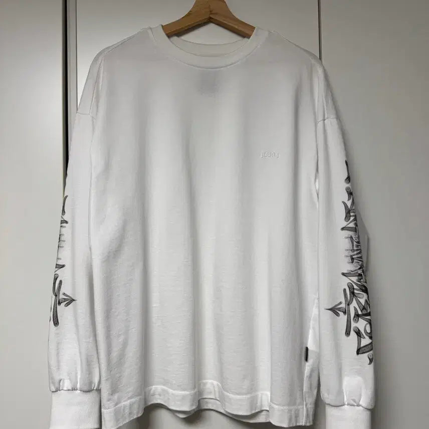[BUNJANG] Juun.J ASPEK Tattoo Graphic Oversized Long Sleeve / [XS] 준지 25fw ASPEK 타투 그래픽 오버핏 롱슬리브