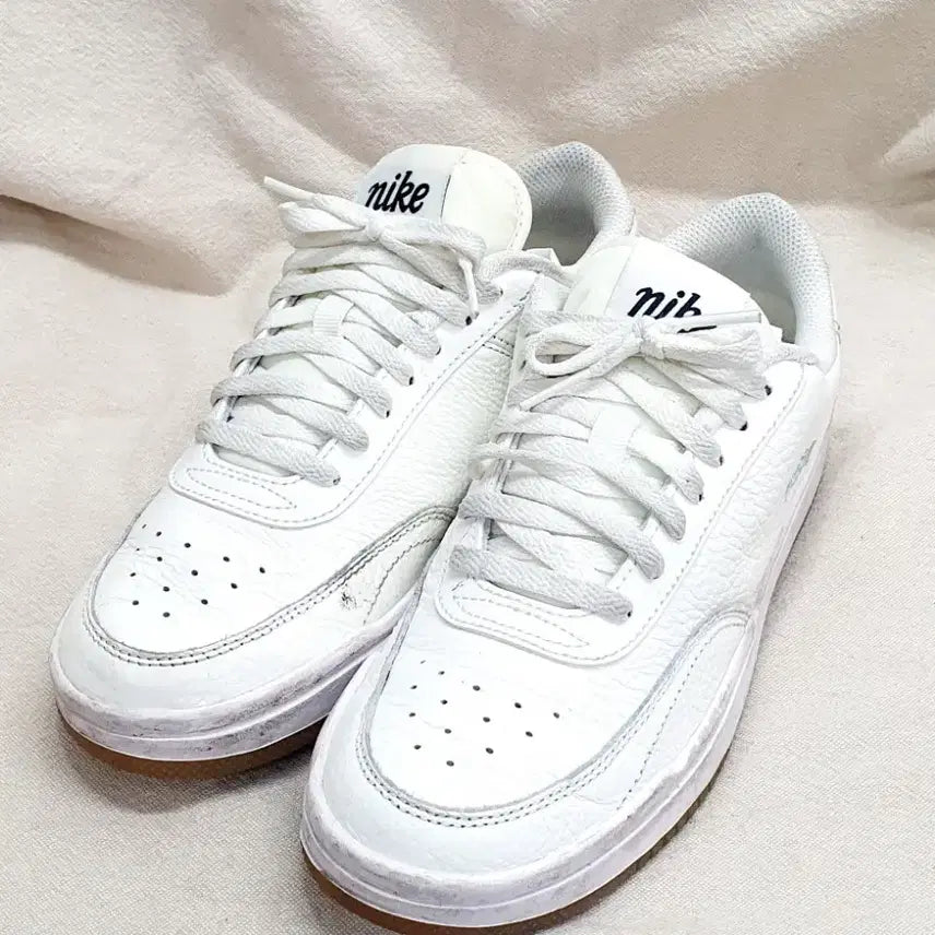 [SOLD OUT] 나이키 코트 빈티지 프리미엄 스니커즈 240