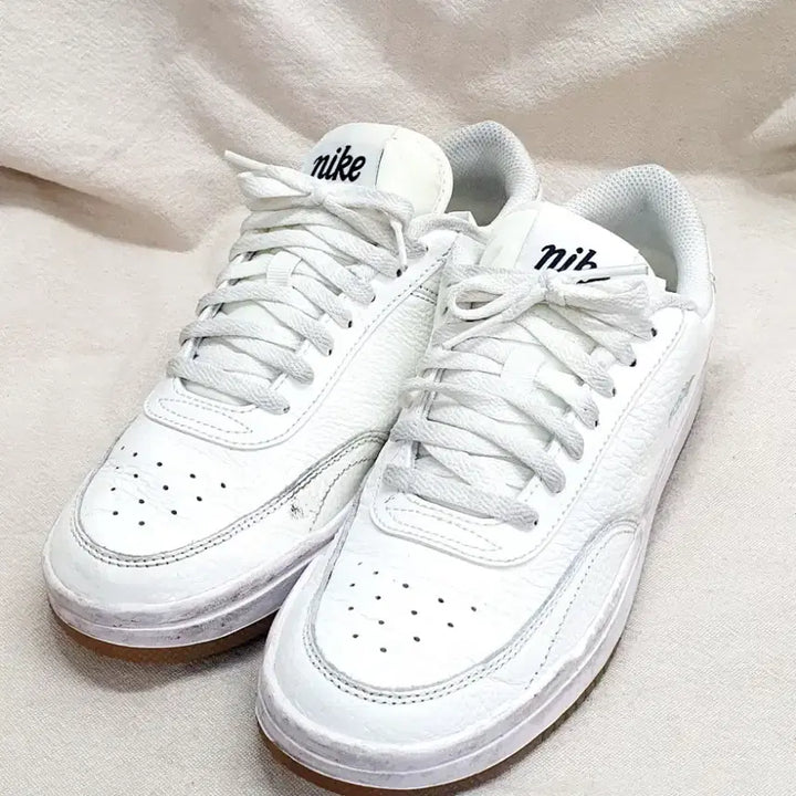 [SOLD OUT] 나이키 코트 빈티지 프리미엄 스니커즈 240