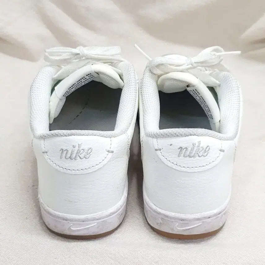 [SOLD OUT] 나이키 코트 빈티지 프리미엄 스니커즈 240