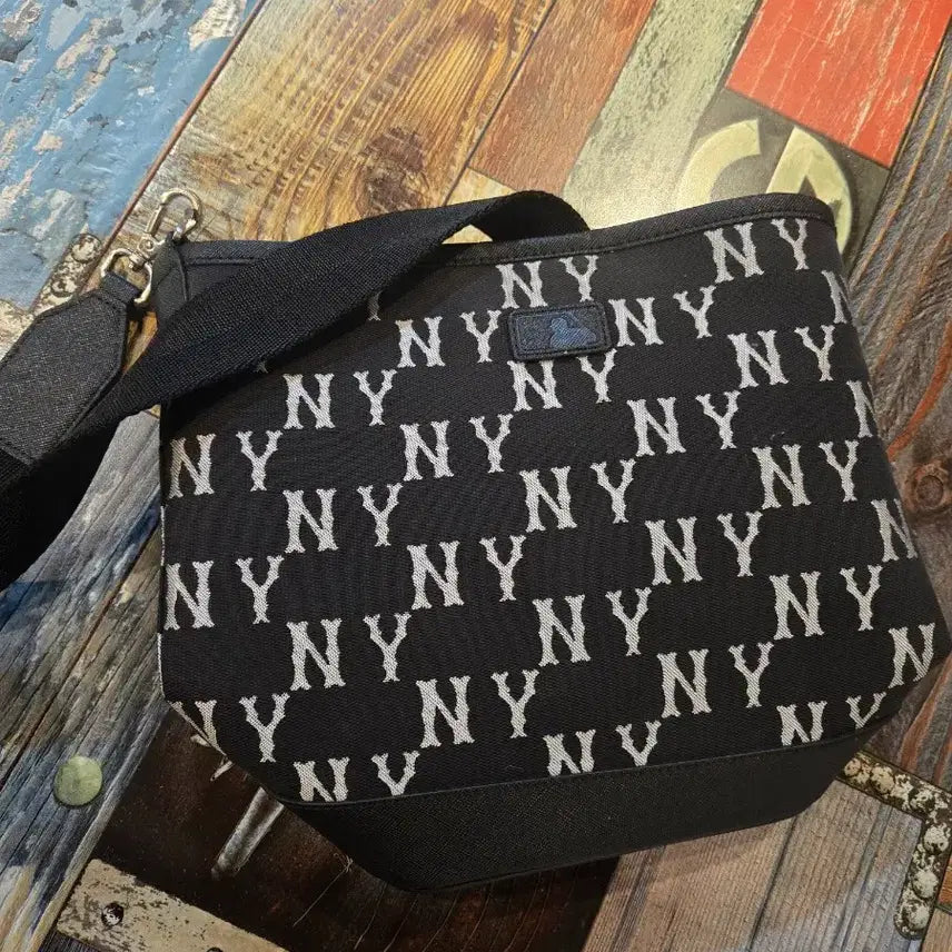[BUNJANG] MLB NY Yankees Bucket Bag Crossbody / MLB NY 양키스 버킷백 크로스백