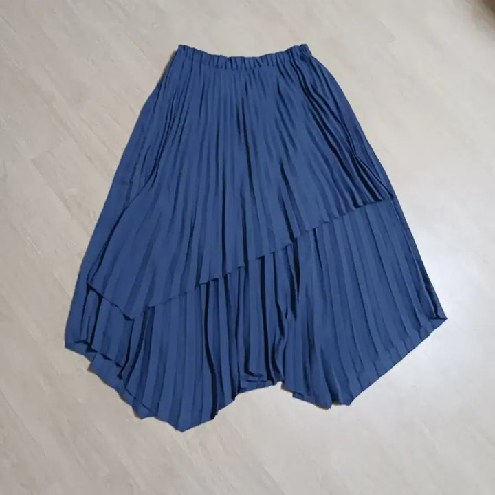 [SOLD OUT] 고급스런 블루 언발 플리츠 롱스커트