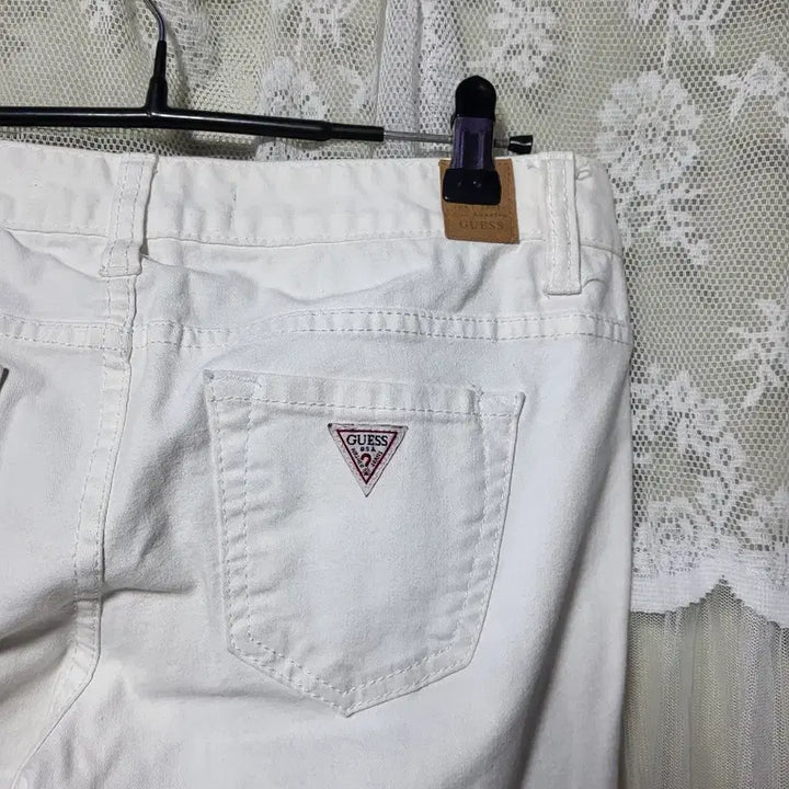 [SOLD OUT] 게스GUESS 여성 화이트 스키니진