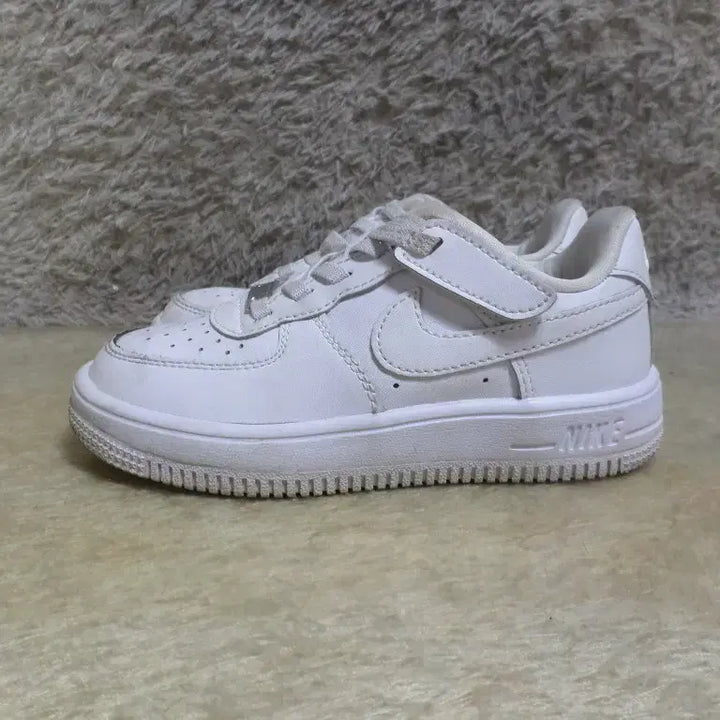 [BUNJANG] Nike Air Force 1 Low White Kids Sneakers / 후루룩구제 170 나이키 에어포스1 로우 화이트 키즈 아동화 주니어