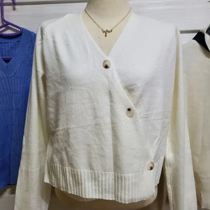 [BUNJANG] Mixxo Knit Cardigan and Two Other Knits / 믹쏘가디건 외 니트 3종 만원 비움