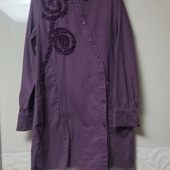 [BUNJANG] Miwha Hong Avant-garde 3D Embroidery Long Shirt / 디자이너 홍미화(Miwha Hong) 입체 자수 아방가르드 롱 셔츠