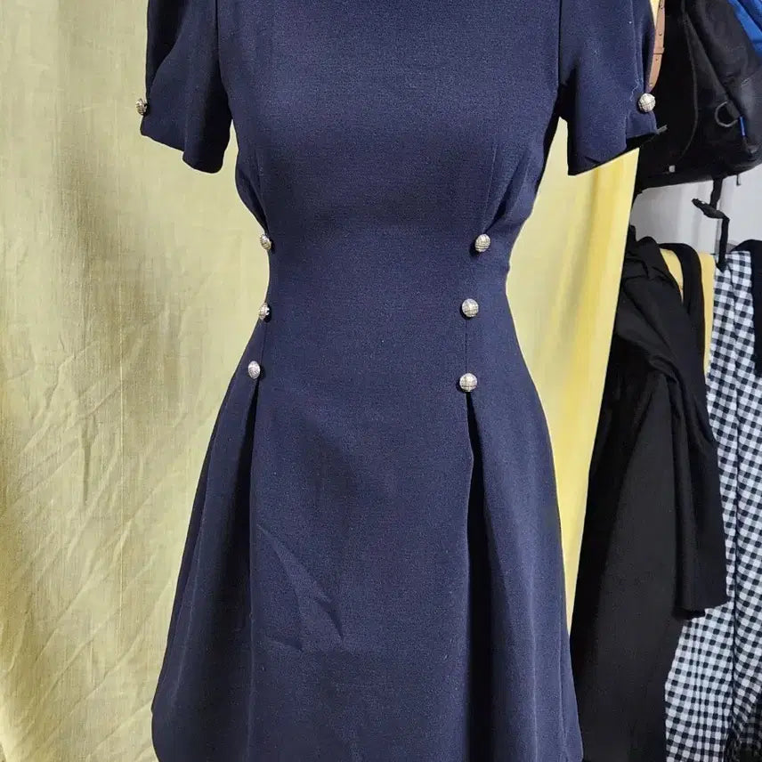 [BUNJANG] McGINN Gold Button Slim Fit Dress / McGINN 금장 버튼 원피스 슬림핏 하객룩