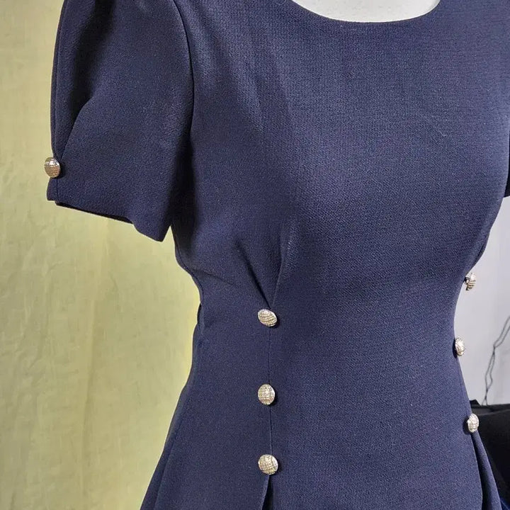 [BUNJANG] McGINN Gold Button Slim Fit Dress / McGINN 금장 버튼 원피스 슬림핏 하객룩