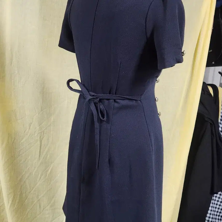 [BUNJANG] McGINN Gold Button Slim Fit Dress / McGINN 금장 버튼 원피스 슬림핏 하객룩