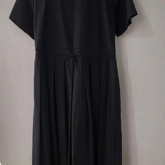 [BUNJANG] Black Pleated Dress / 깔끔한 블랙 색상의 플리츠 원피스