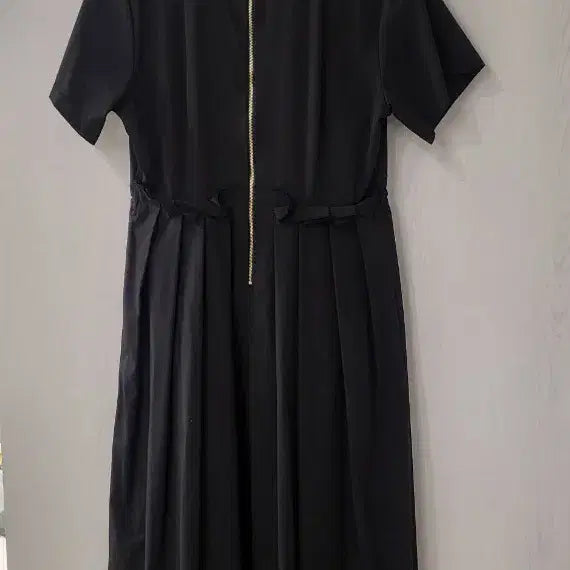 [BUNJANG] Black Pleated Dress / 깔끔한 블랙 색상의 플리츠 원피스
