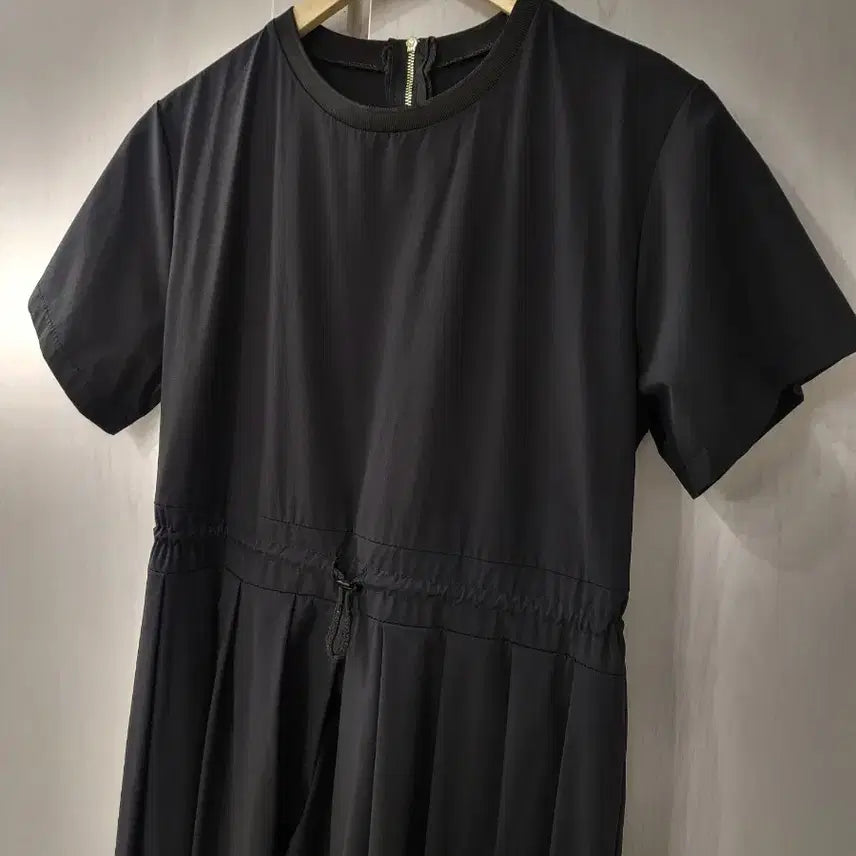 [BUNJANG] Black Pleated Dress / 깔끔한 블랙 색상의 플리츠 원피스