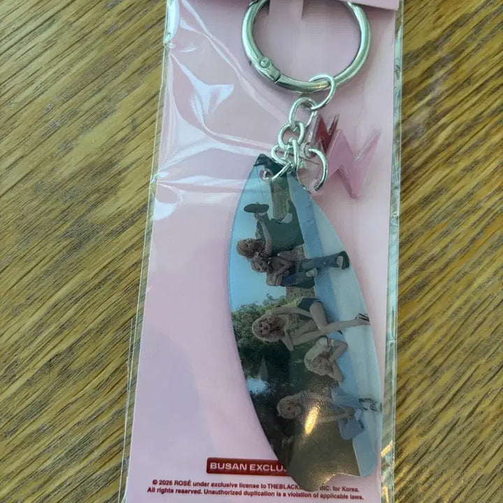 [SOLD OUT] [BUNJANG] BLACKPINK Rosé Surfboard Keyring - Busan Edition / 로제 서퍼보드 키링 부산 에디션 핑크라이트닝