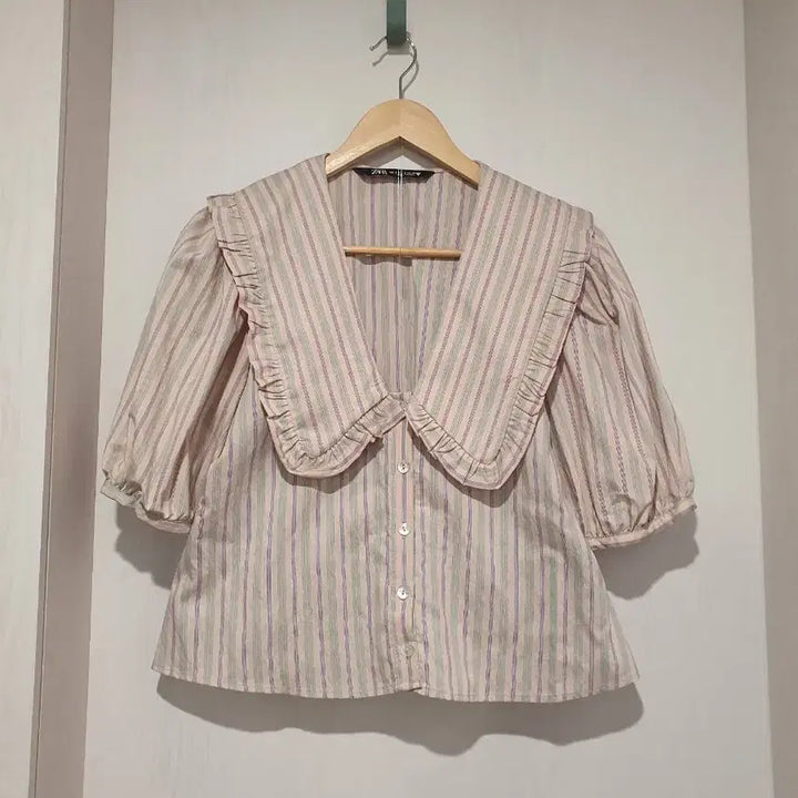 [BUNJANG] ZARA Frilled Striped Blouse / 사랑스러운 프릴 디자인의 ZARA 블라우스