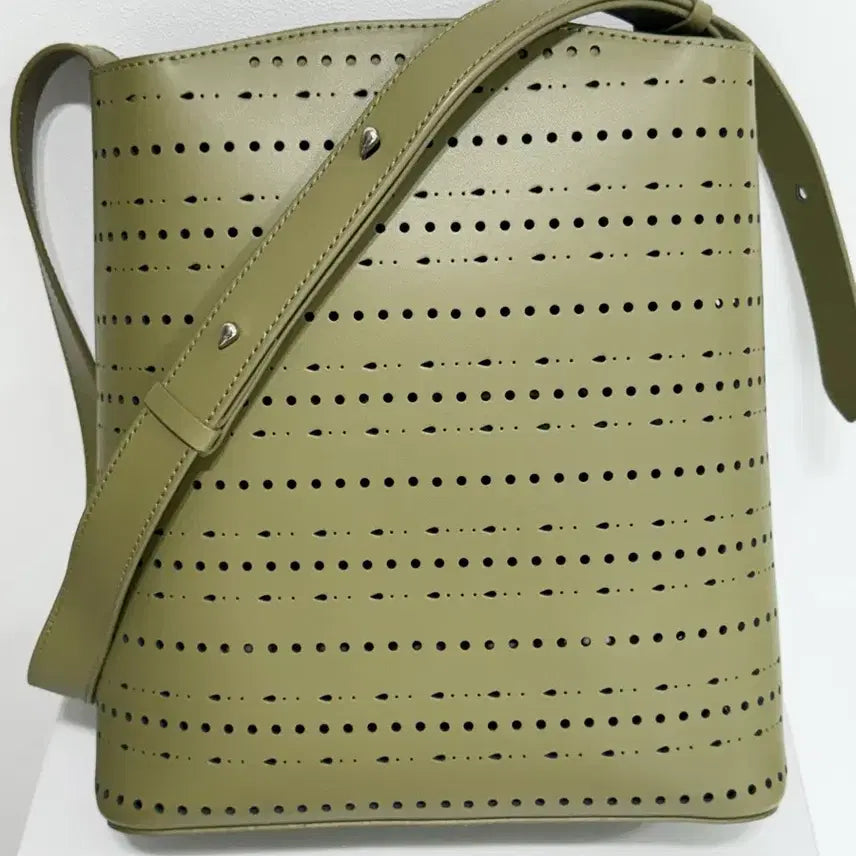 [SOLD OUT] 루에브르 버킷백 라지 아이패드 13인치 들어감 데일리 가방