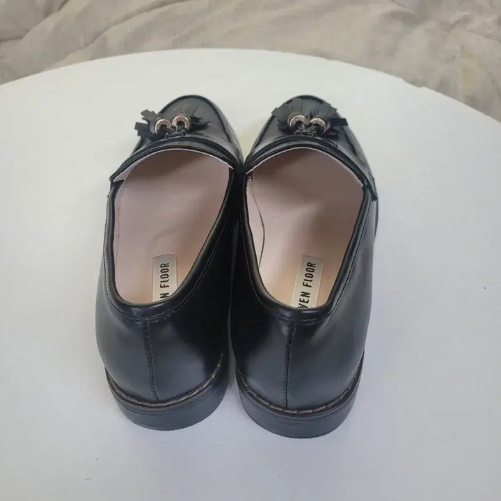 [SOLD OUT] 블랙 태슬 로퍼 여성 구두