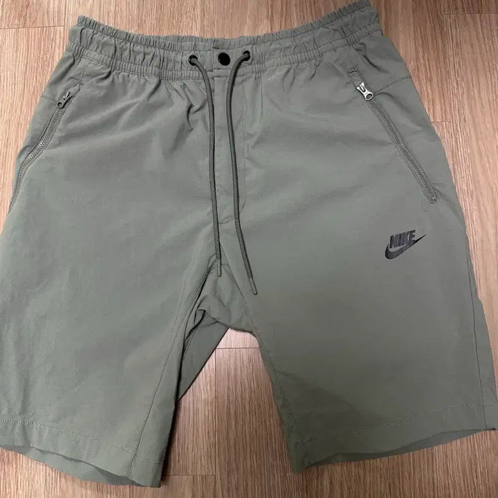 [BUNJANG] Nike Standard Fit Khaki Shorts L / 나이키반바지L