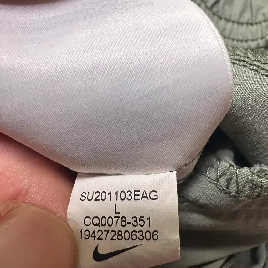 [BUNJANG] Nike Standard Fit Khaki Shorts L / 나이키반바지L