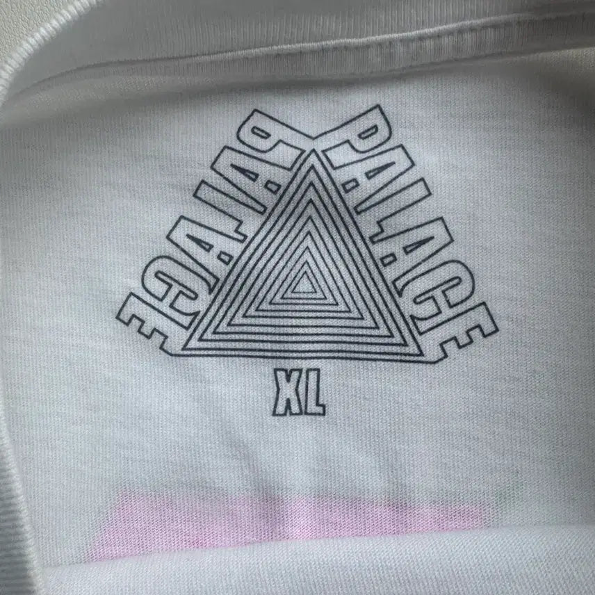 [BUNJANG] Palace Demon P3 T-shirt White XL / 팔라스 데몬 P3 반팔 티셔츠 화이트 xl
