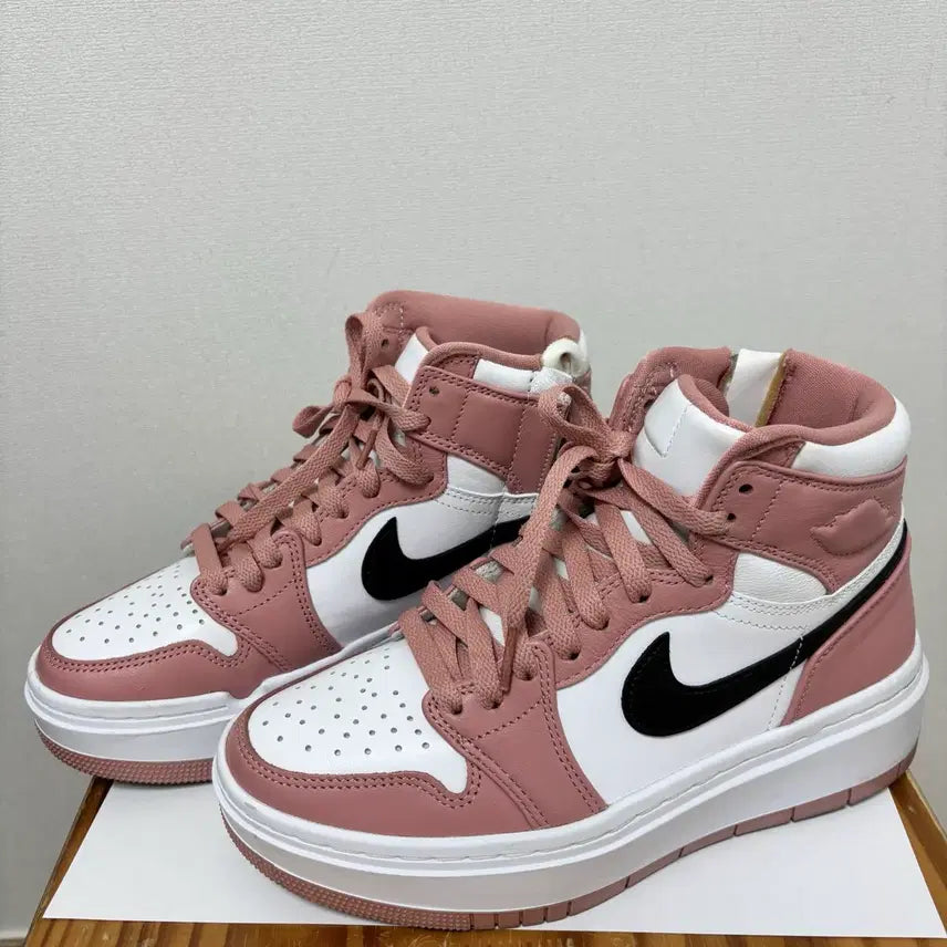 [SOLD OUT] 조던1 엘리베이트 하이 레드 스타더스트 우먼스
