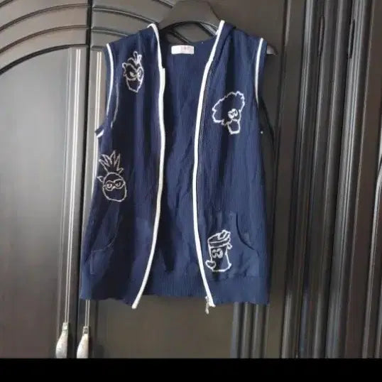[BUNJANG] LIZARD Sisley Embroidered Knit Vest / LIZARD 시스리자수 니트 조끼