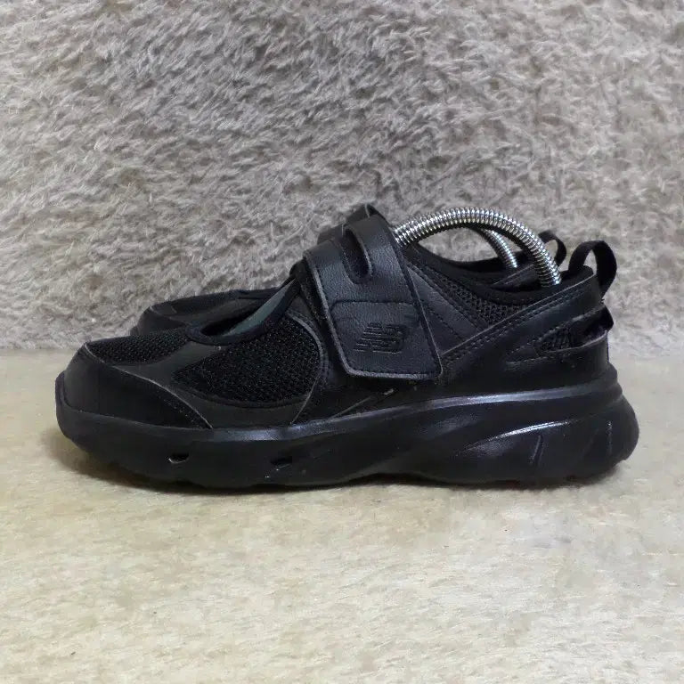 [SOLD OUT] 후루룩구제 250 뉴발란스 메리제인 브리즈 샌들 블랙 중고 신발