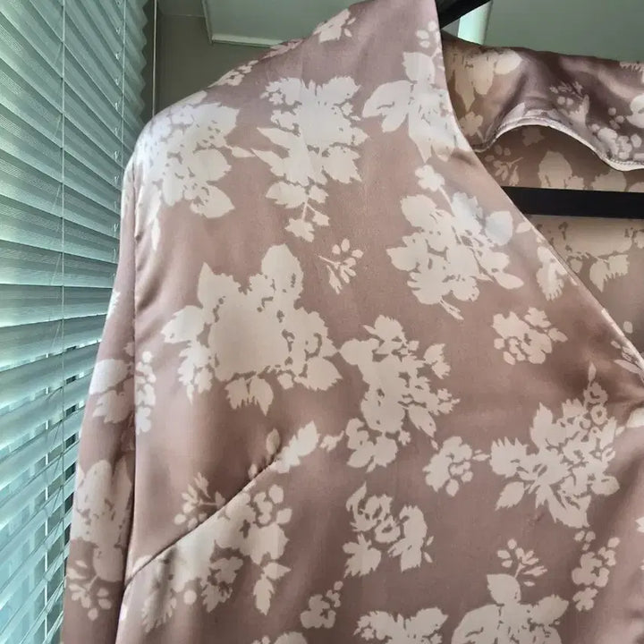 [BUNJANG] Brown Floral Silk Blouse / 택채새제품) 브라운 플로럴 실크 블라우스 55,66