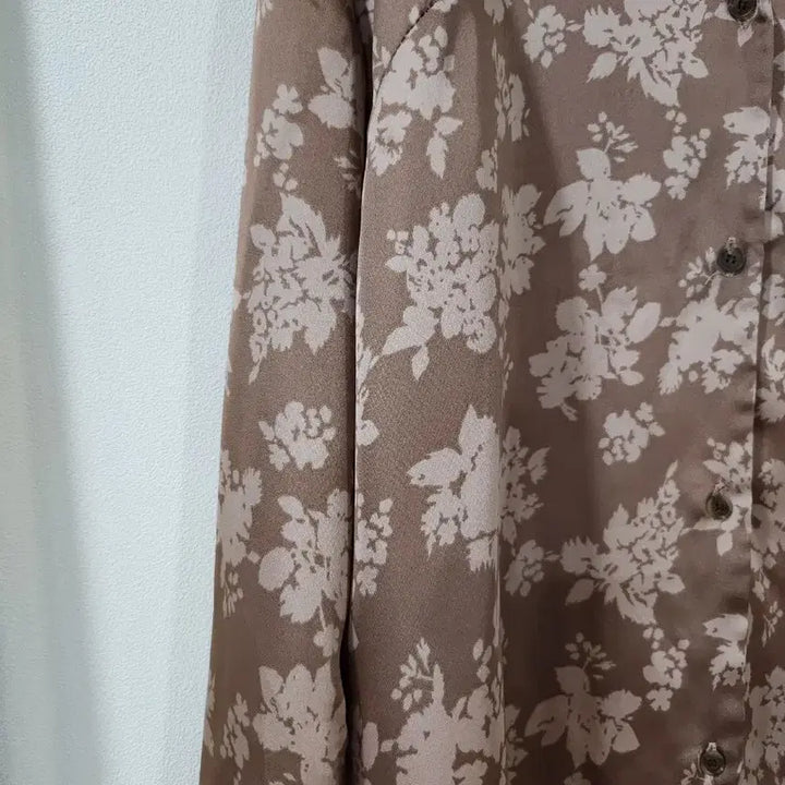 [BUNJANG] Brown Floral Silk Blouse / 택채새제품) 브라운 플로럴 실크 블라우스 55,66