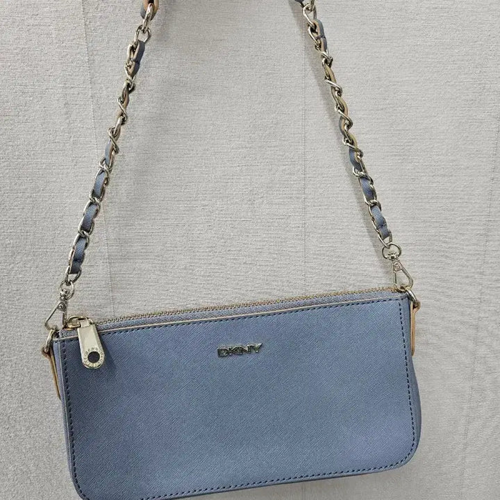 [BUNJANG] DKNY Saffiano Chain Mini Bag / DKNY  사피아노 체인미니백 손가방