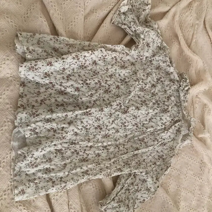 [BUNJANG] MaybeBaby Cotton Flower Blouse / 메이비베이비 코튼 플라워 블라우스