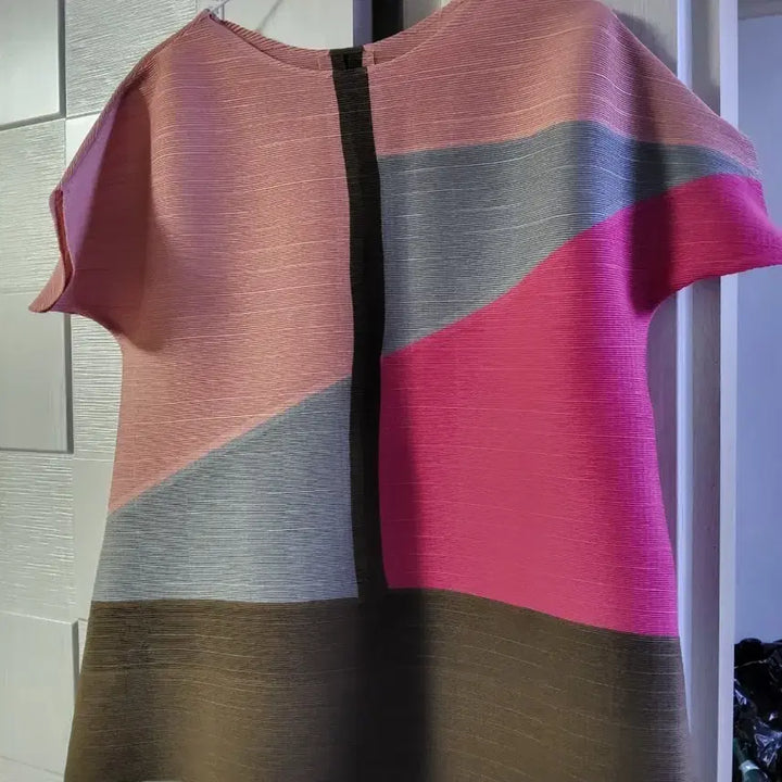 [BUNJANG] Colorblock Pleated Blouse / 배색 플리츠 상의