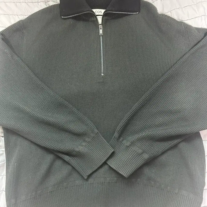 [BUNJANG] COS Wool Blended Half Zip-Up Knit / COS 울 블렌디드 하프 집업 카키